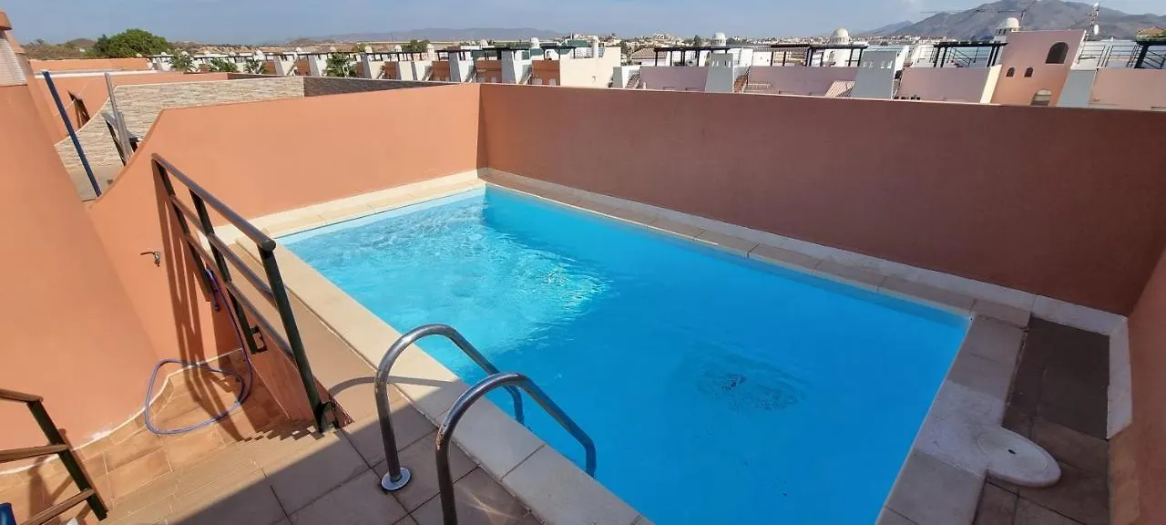 Paraiso Beachfront Apartments: Rooftop Pool & Wi-Fi Vera Apartment