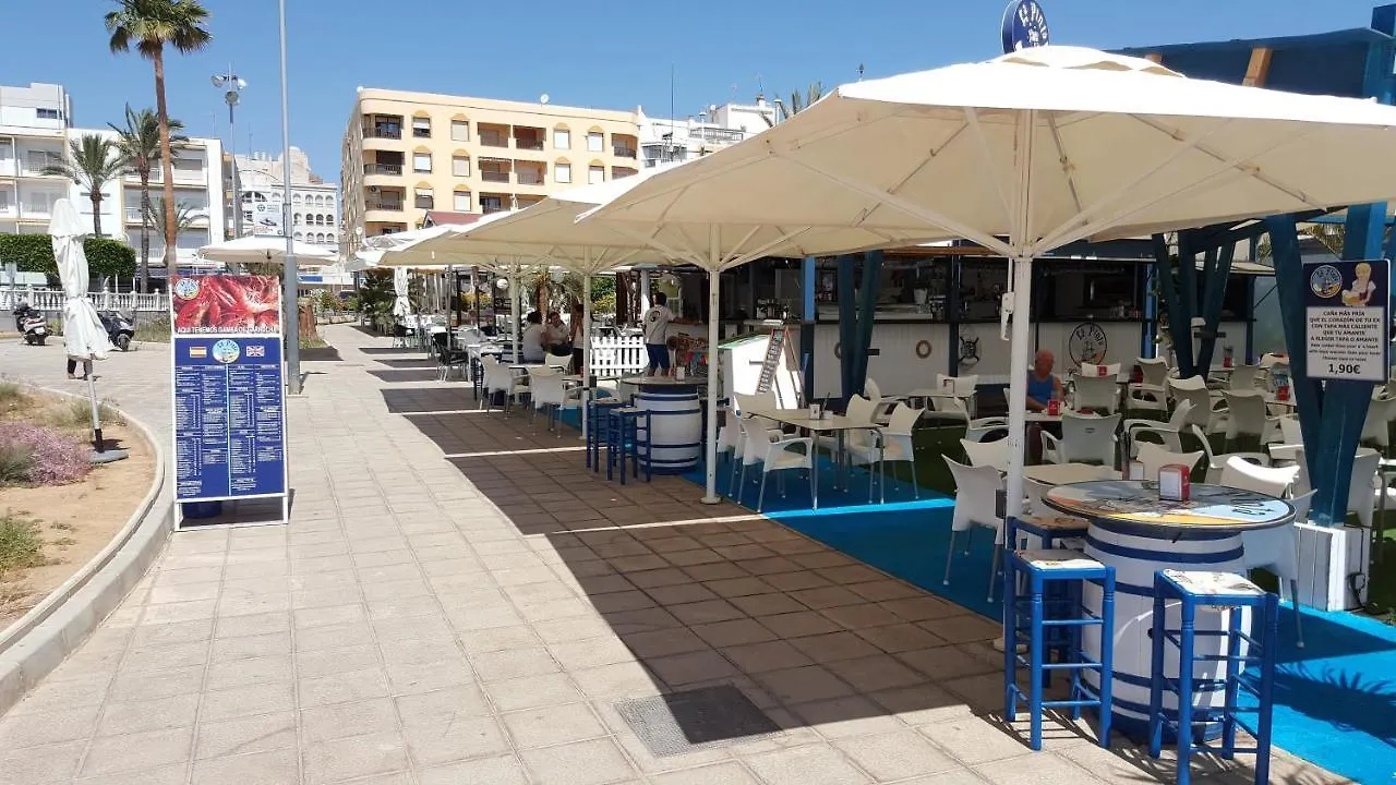 Paraiso Beachfront Apartments: Rooftop Pool & Wi-Fi Vera Apartment