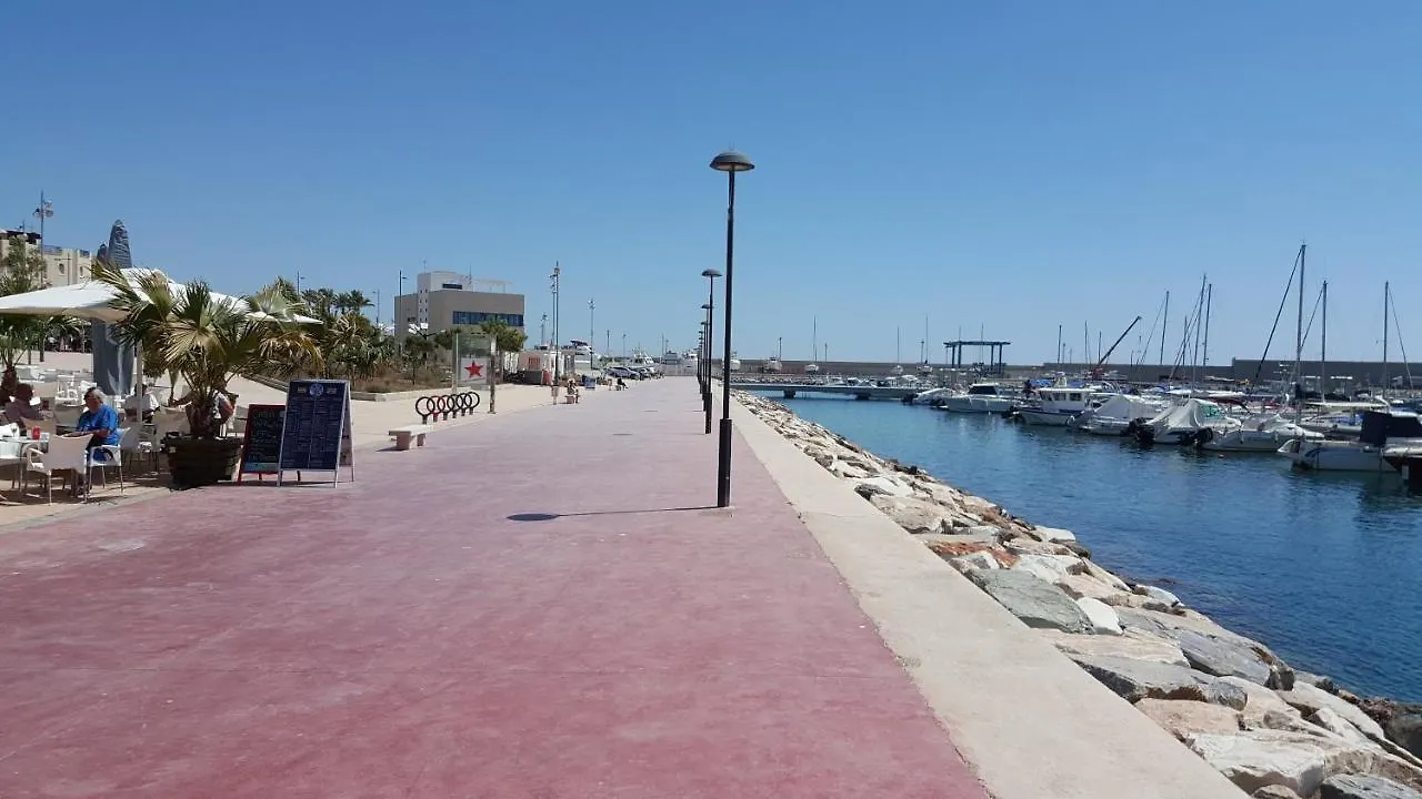 Paraiso Beachfront Apartments: Rooftop Pool & Wi-Fi Vera