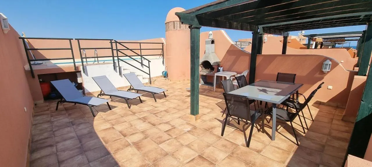 Apartment Paraiso Beachfront Apartments: Rooftop Pool & Wi-Fi Vera