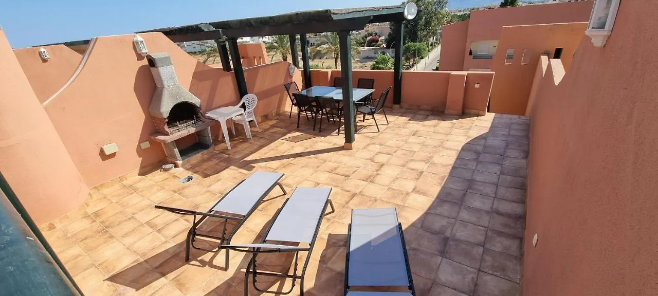 Paraiso Beachfront Apartments: Rooftop Pool & Wi-Fi Vera 0*,