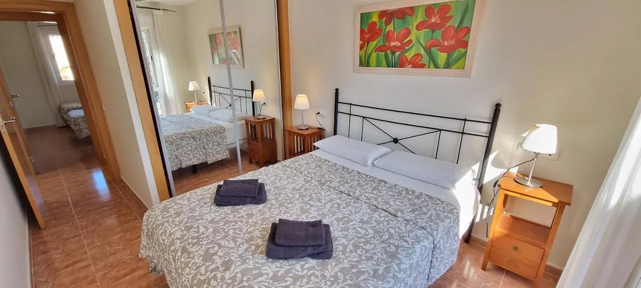 Apartment Paraiso Beachfront Apartments: Rooftop Pool & Wi-Fi Vera