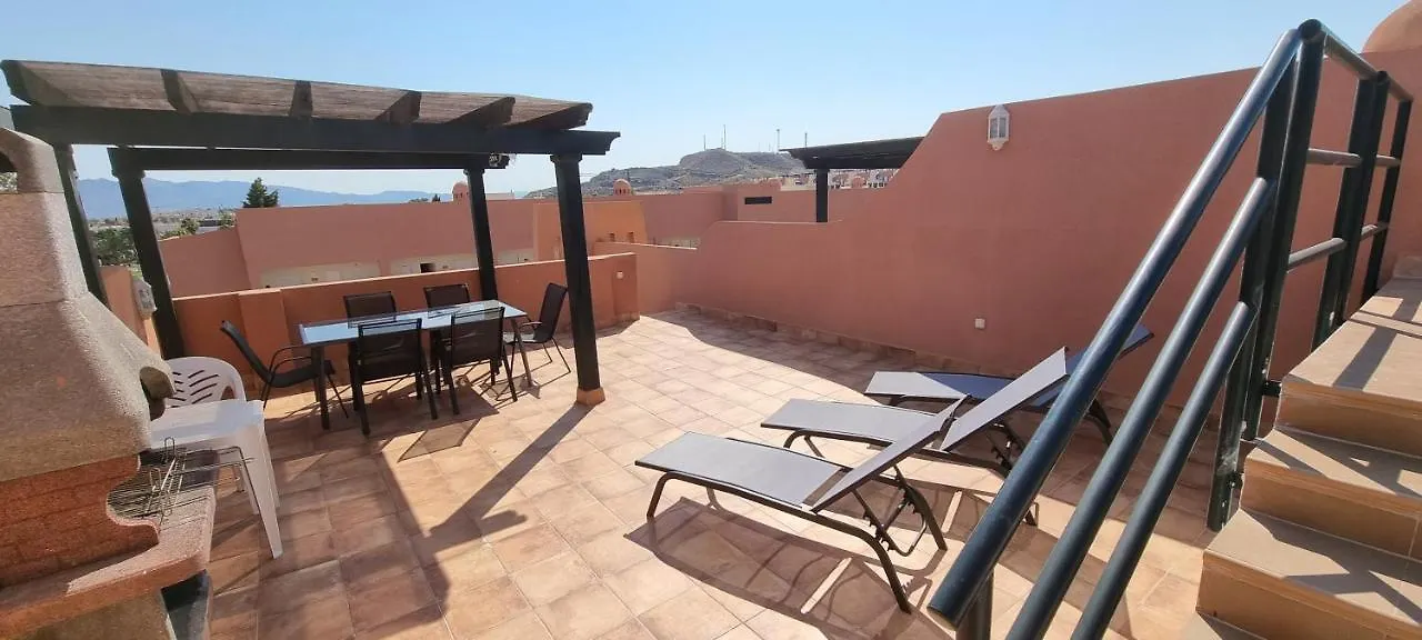Paraiso Beachfront Apartments: Rooftop Pool & Wi-Fi Vera