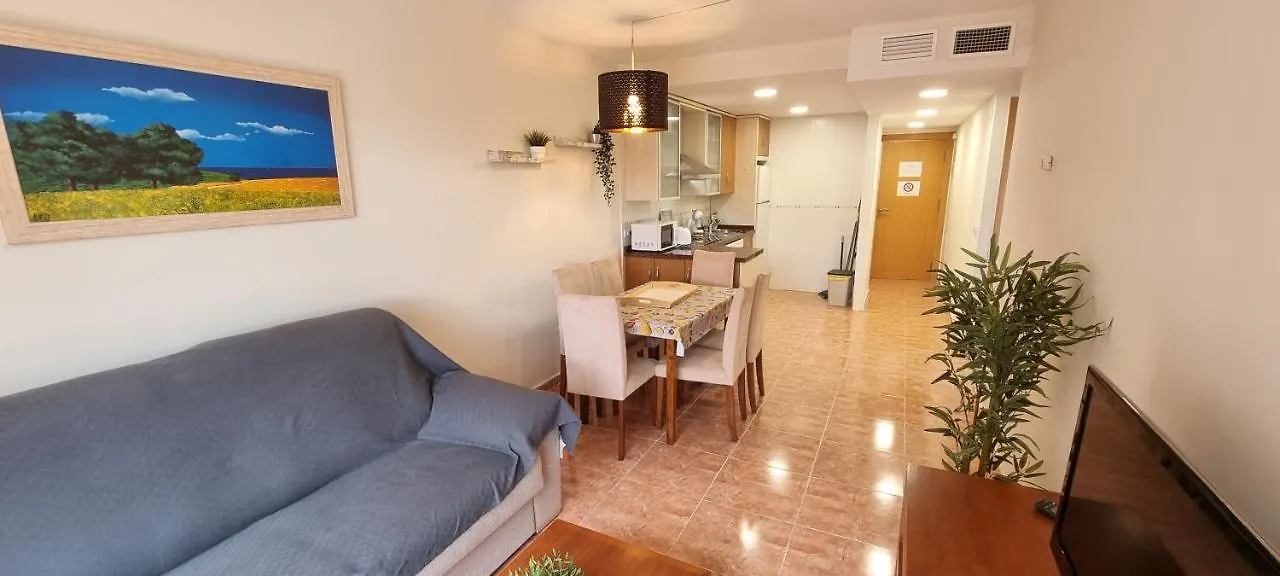 Paraiso Beachfront Apartments: Rooftop Pool & Wi-Fi Vera