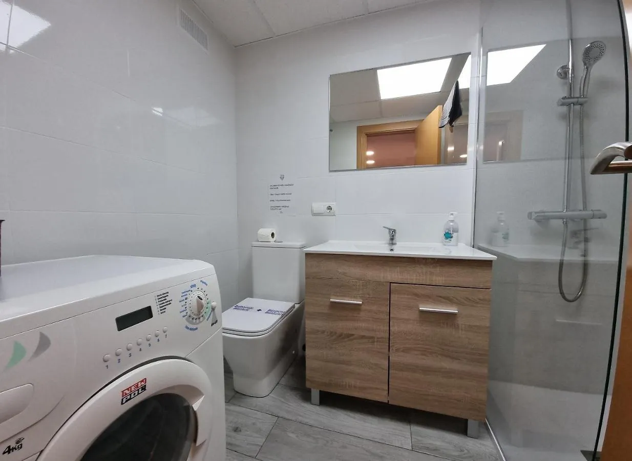 Paraiso Beachfront Apartments: Rooftop Pool & Wi-Fi Vera
