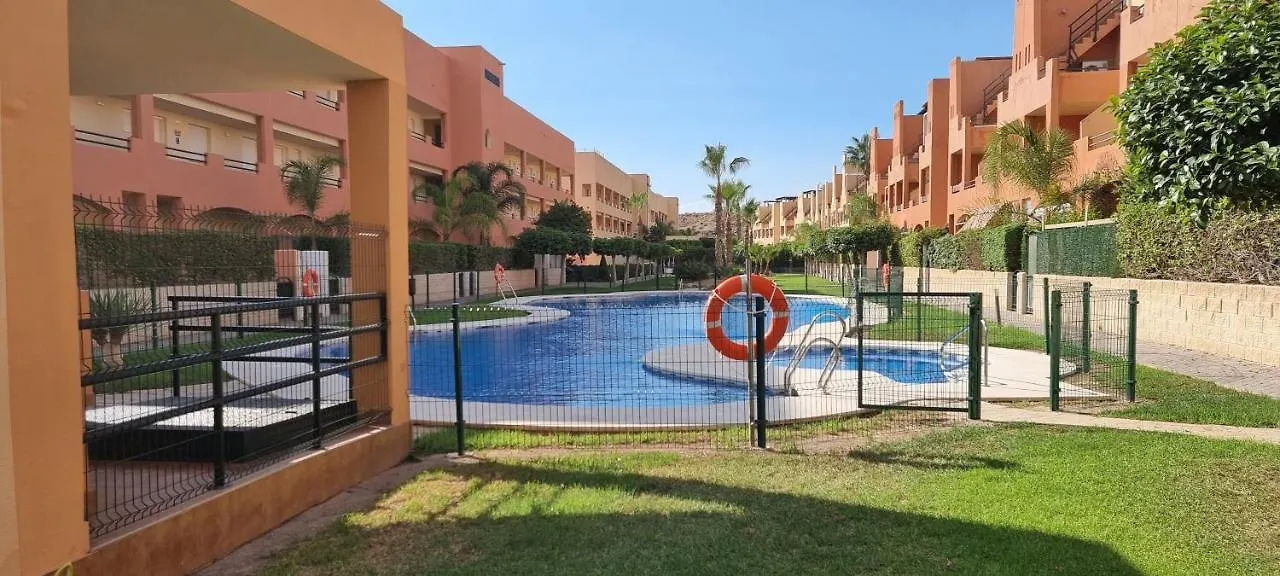 Apartment Paraiso Beachfront Apartments: Rooftop Pool & Wi-Fi Vera
