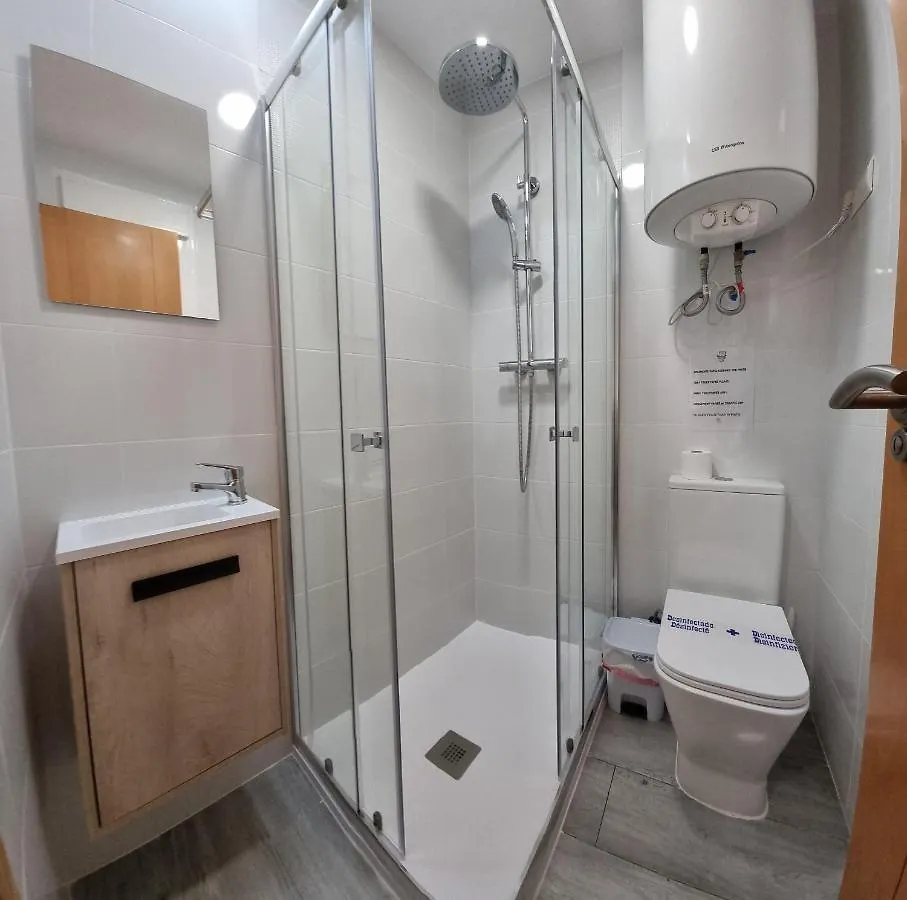 Paraiso Beachfront Apartments: Rooftop Pool & Wi-Fi Vera